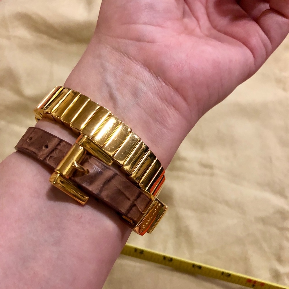 Nwt. Michael kors. Brown leather. Gold tone